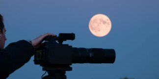 วิธีตั้งค่ากล้องถ่าย Super Pink Moon ฉบับมือโปร ให้ดวงจันทร์คมสวยทุกช็อต วิธีตั้งค่ากล้องถ่าย Super Pink Moon ฉบับมือโปร ให้ดวงจันทร์คมสวยทุกช็อต